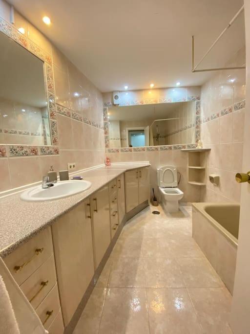 Lovely 1 Bedroom Apartment With Sea Views And Pool เอสเตโปนา ภายนอก รูปภาพ