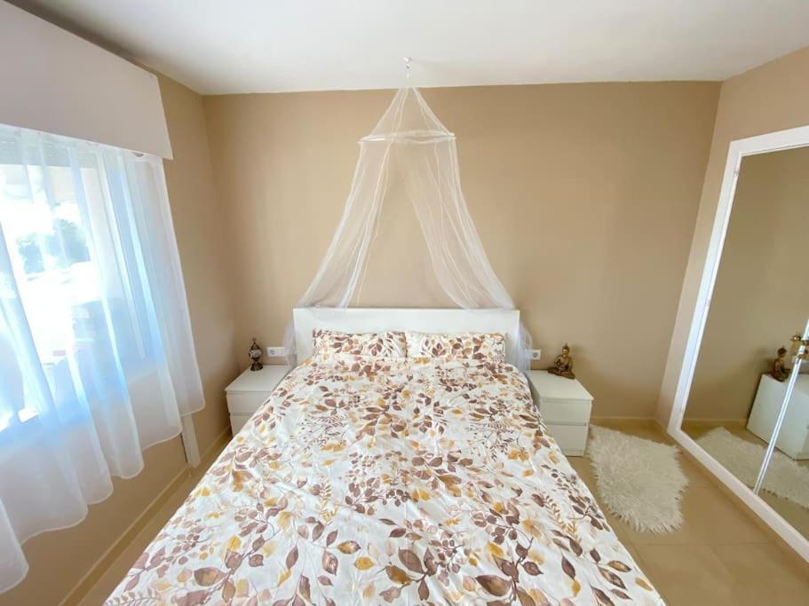 Lovely 1 Bedroom Apartment With Sea Views And Pool เอสเตโปนา ภายนอก รูปภาพ