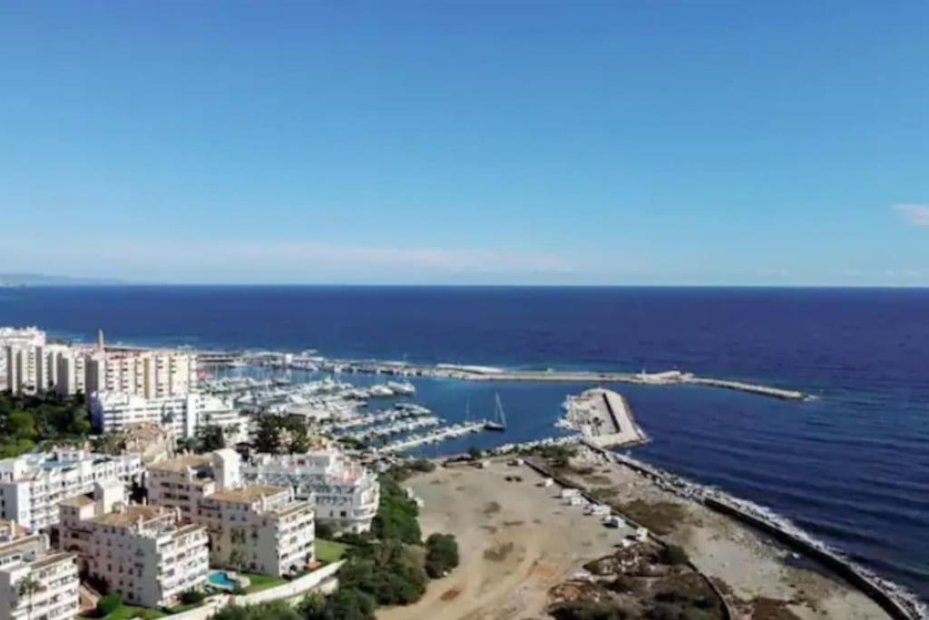 Lovely 1 Bedroom Apartment With Sea Views And Pool เอสเตโปนา ภายนอก รูปภาพ