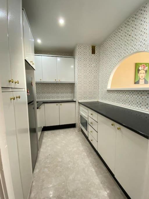 Lovely 1 Bedroom Apartment With Sea Views And Pool เอสเตโปนา ภายนอก รูปภาพ