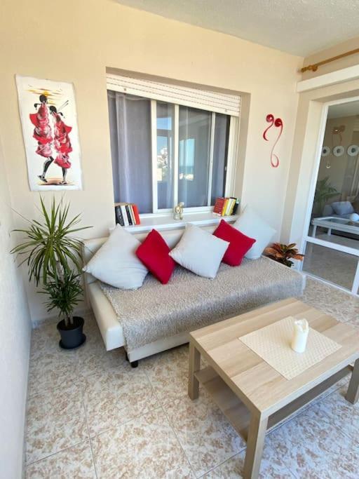 Lovely 1 Bedroom Apartment With Sea Views And Pool เอสเตโปนา ภายนอก รูปภาพ
